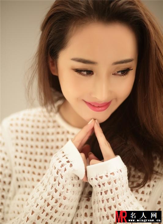 杜若溪魅惑写真曝光 搔首弄姿魅力四射(1)