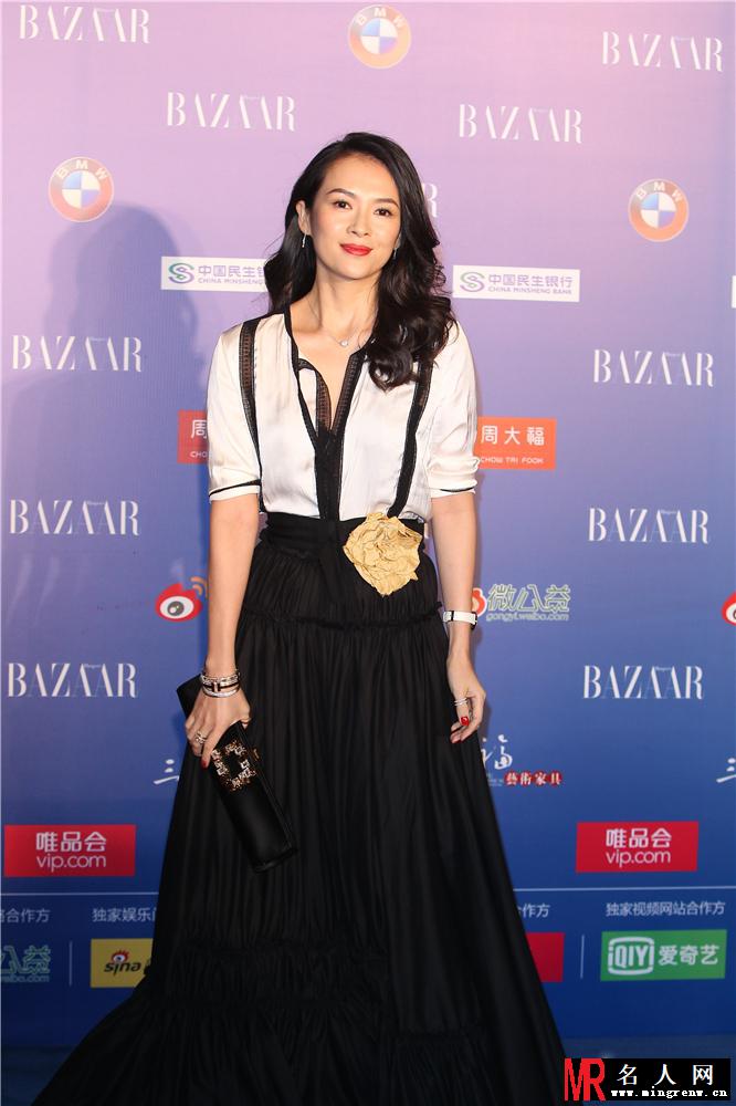 章子怡复古装现身芭莎慈善夜 为公益豪掷千金(1)