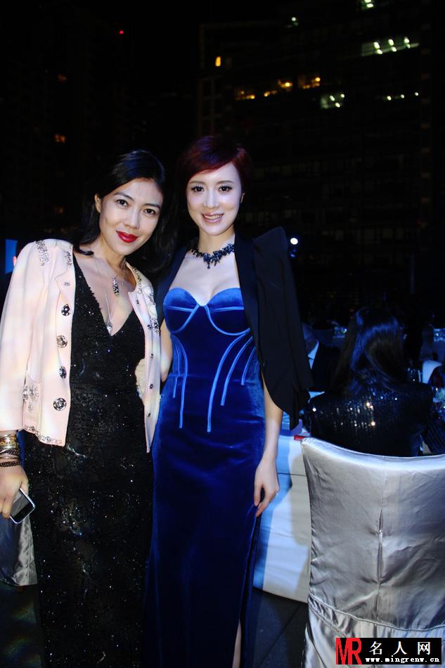 金巧巧盛装亮相 大秀美胸长腿(1)