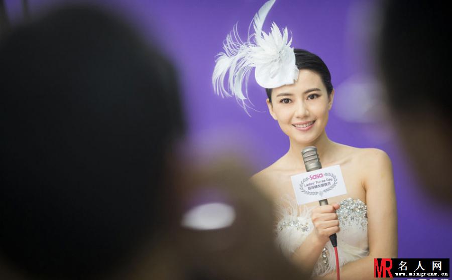 高圆圆白天鹅写真 靓丽笑容暖人心(1)