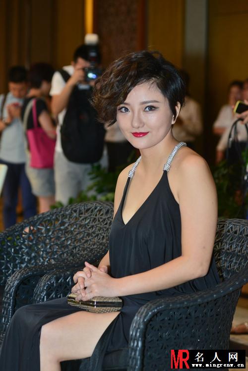 前超女王梓整容后首次露面 浓妆艳抹酷似大妈(1)