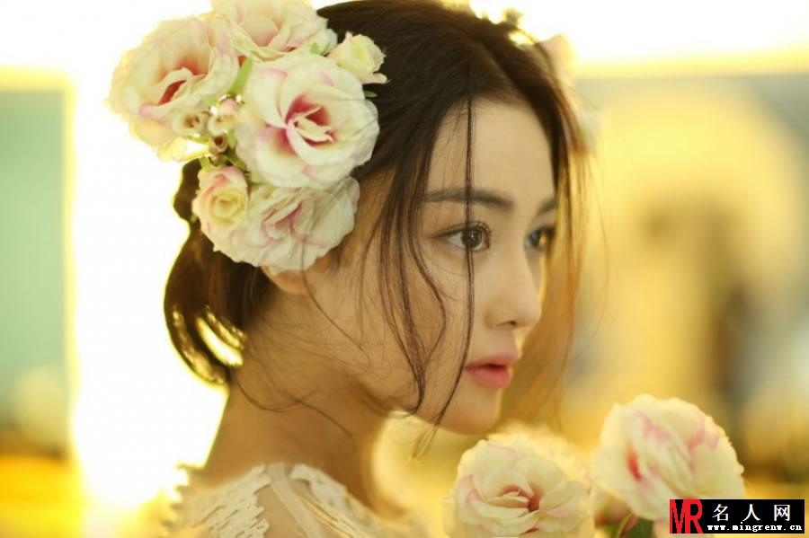 张馨予浪漫写真 化身美艳花仙子(1)