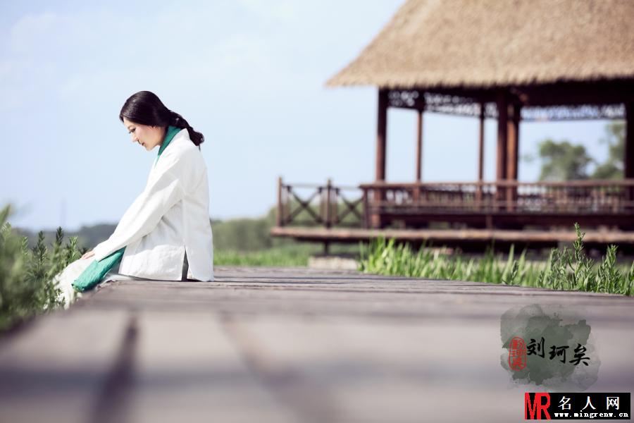 歌手刘珂矣汉服写真 演绎古典雅淡中国风(1)