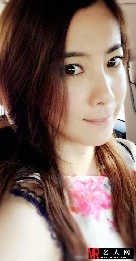 王珂自拍生活照曝光 网友惊呼素颜美女(1)