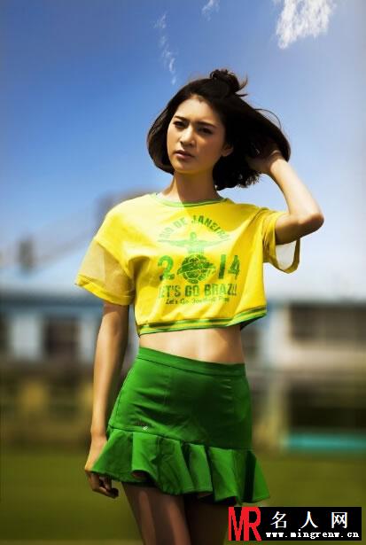 蒋菲菲首次写真曝光 化身足球宝贝助威世界杯(1)