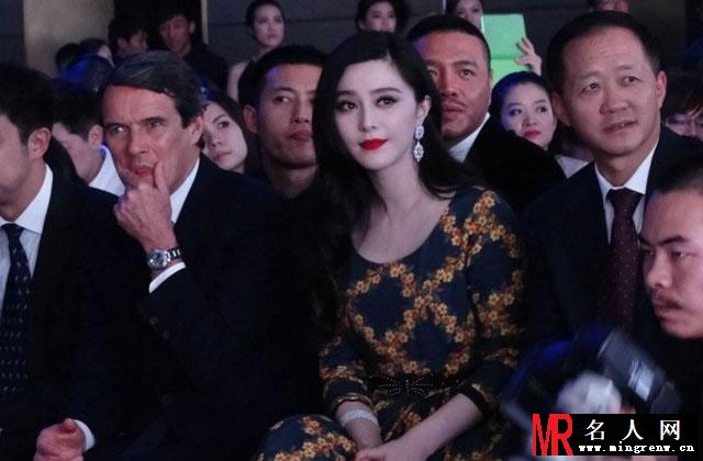 范冰冰优雅长裙亮相活动 妖艳红唇显高贵(1)