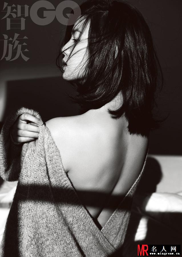 陈妍希黑白性感写真 眼神妩媚含情(1)