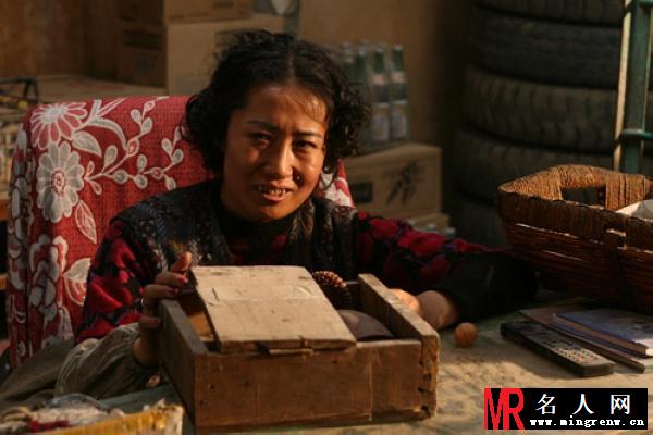 无人区油站老板娘剧照(1)