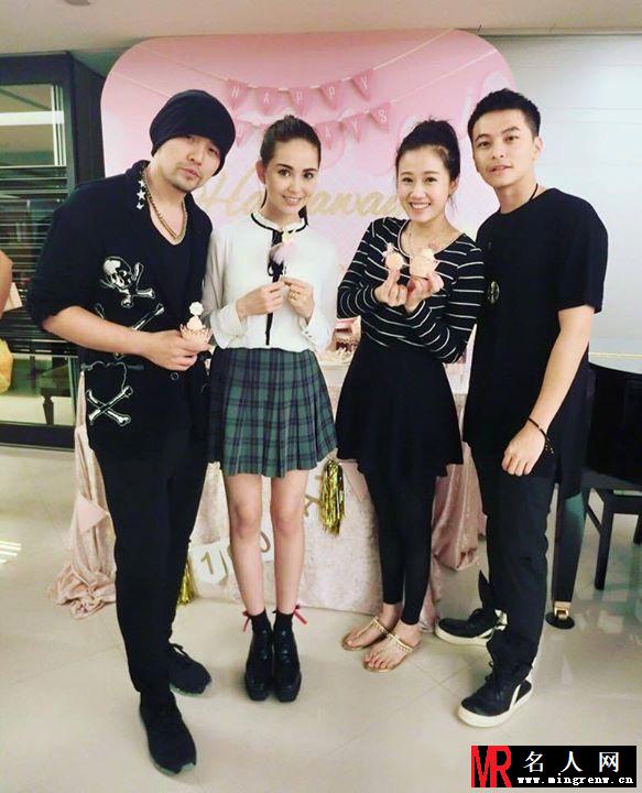 周杰伦女儿百日宴首曝全家福 小公主亮相(1)