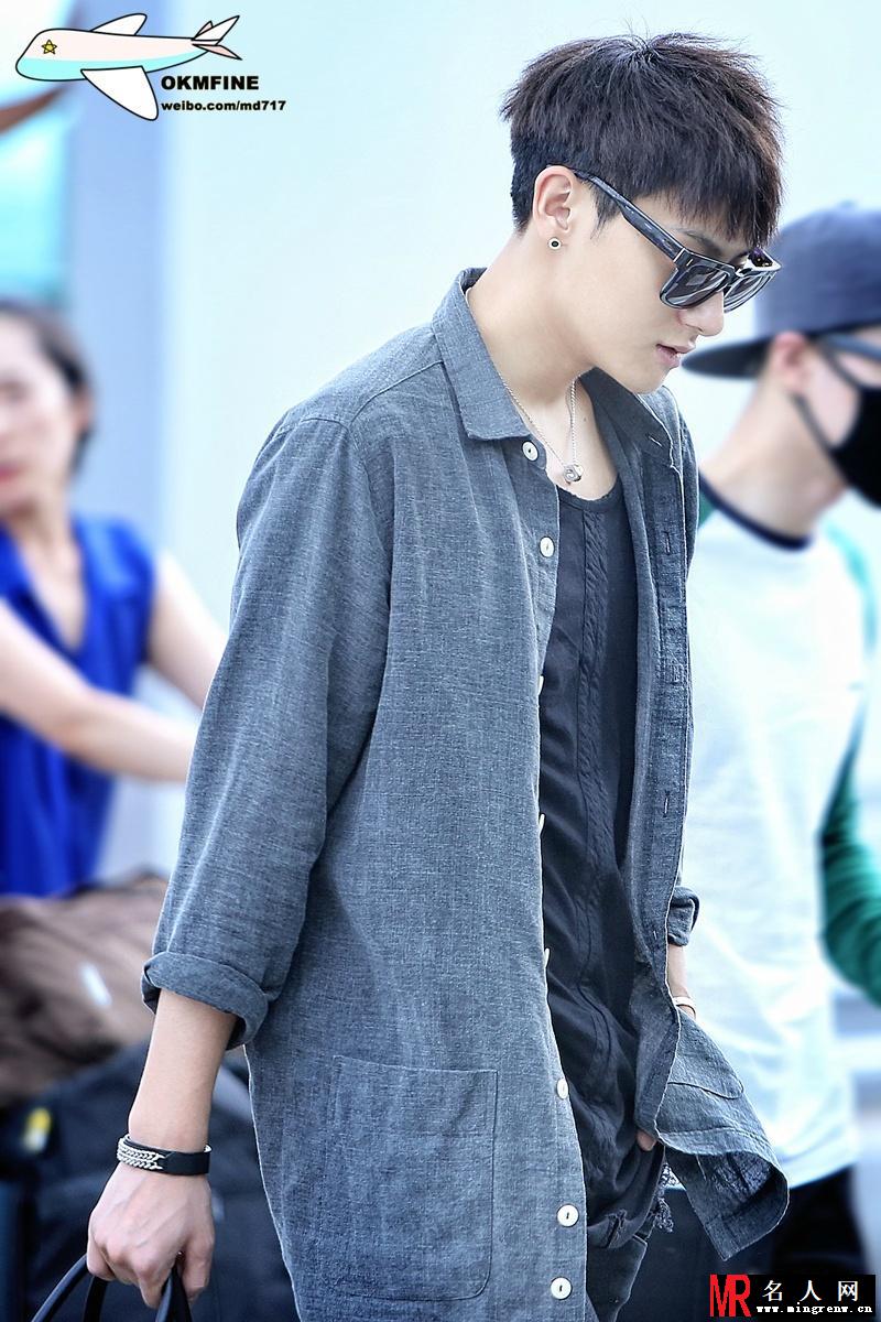 2014年9月EXO仁川飞上海转机抵达三亚机场帅气写真黄子韬图片写真(1)