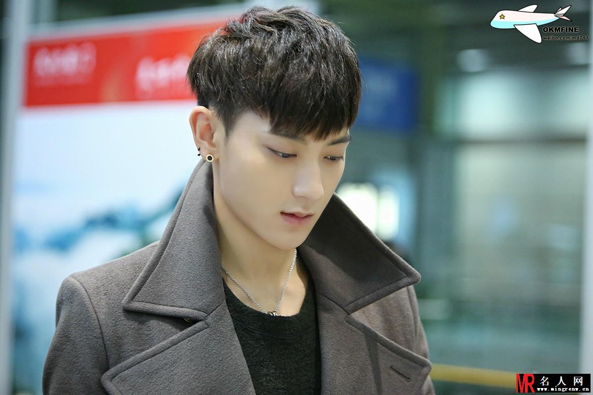 2014年11月EXO韩国金浦飞往北京机场帅气写真黄子韬图片写真(1)