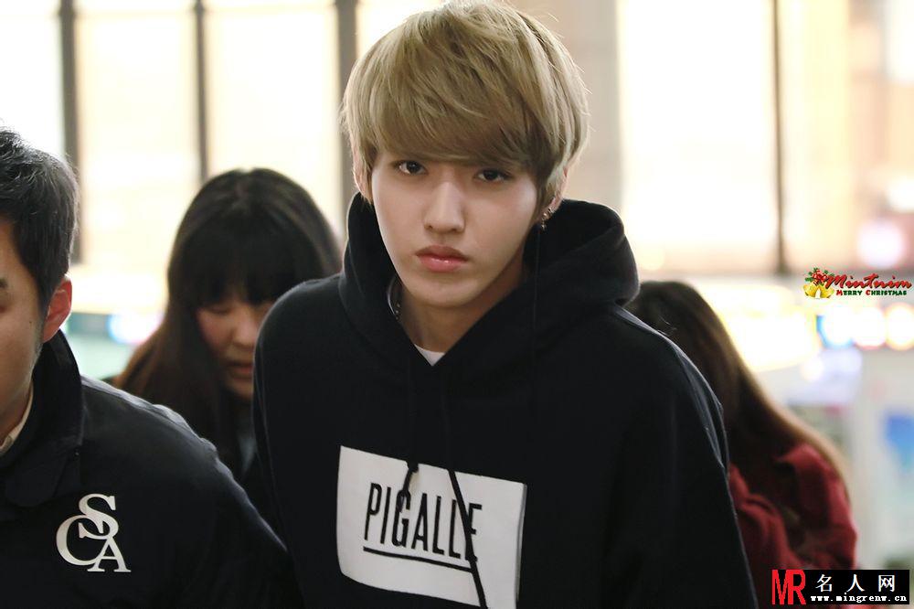2013年12月EXO仁川飞北京机场写真吴亦凡图片亲和力十足(1)