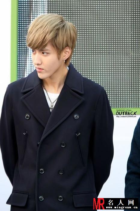 吴亦凡2013年自然乐园签售会 颜神精致美颜引粉丝欢呼(1)