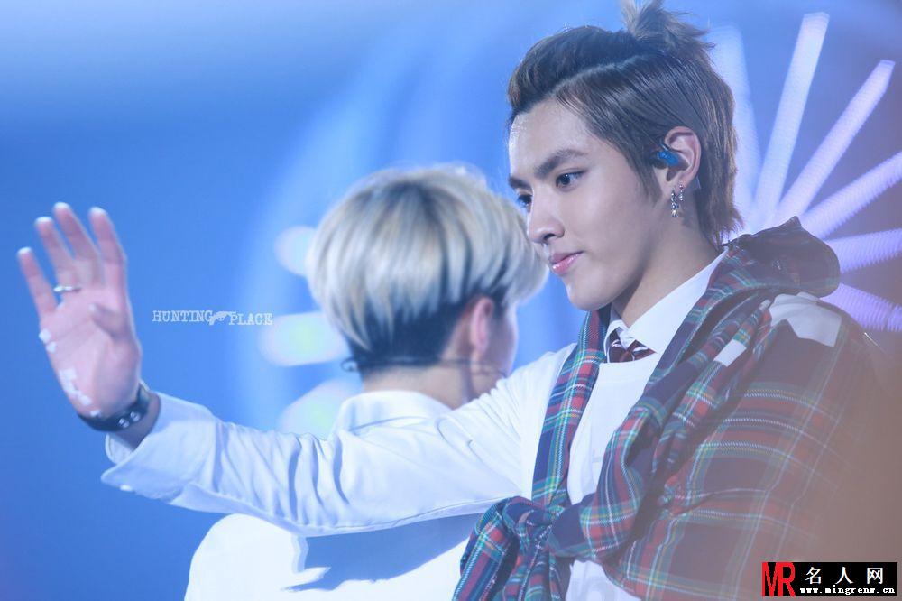吴亦凡2013年SMWEEK与粉丝欢度周末演唱大赏休闲装扮帅气(1)