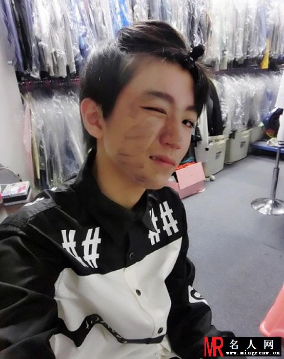TFBOYS王俊凯2015自拍生活照 帅气阳光卖萌可爱(1)