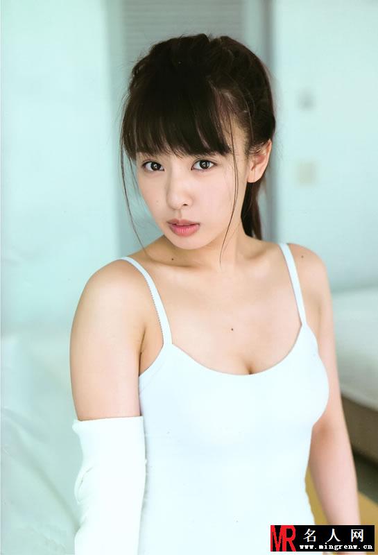 日本女星山田菜菜诱人身材 大露事业线令人遐想(1)