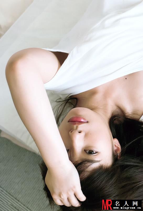 日本女星山田菜菜诱人身材 大露事业线令人遐想(1)