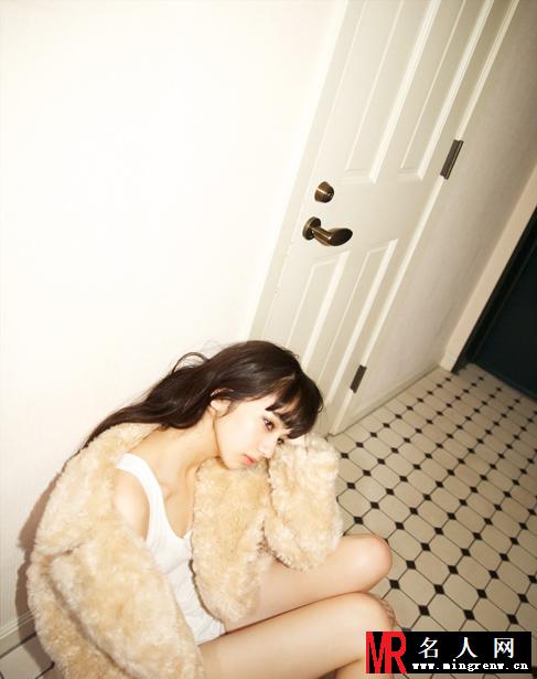 小松菜奈湿身拍摄酒店沐浴香艳写真 网友惊叹：“肯定火！”(1)