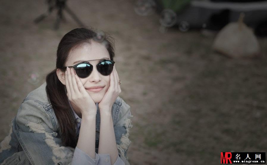 倪妮春日街拍灵动活跃 纯净美好宛如处子(1)