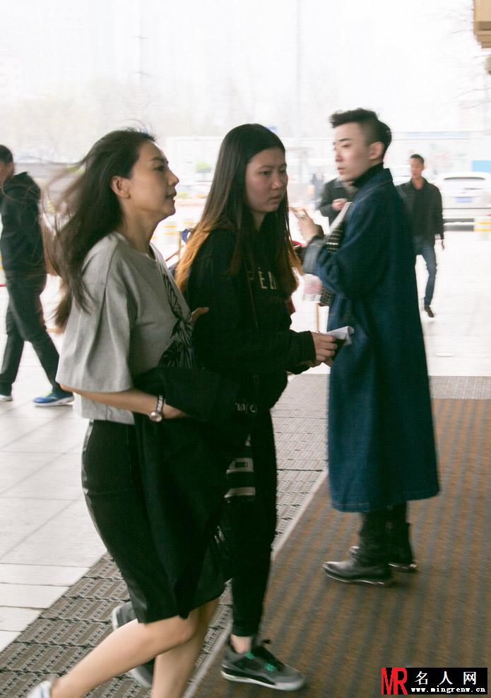 高圆圆天生励志  运动风出街照样女神(1)