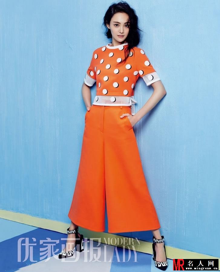 郑爽初春靓丽写真 印花长裙衬甜美笑容(1)