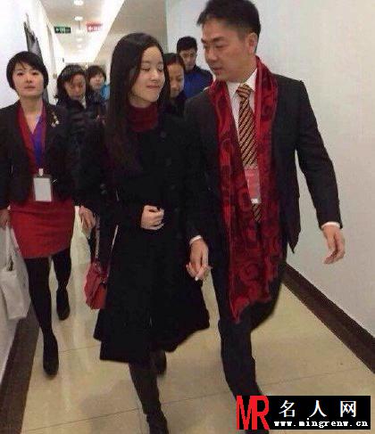 揭秘奶茶妹妹刘强东恋情全程 奶茶婊成网络新词(1)