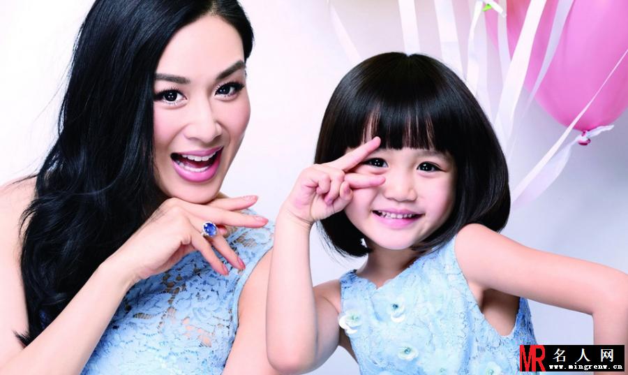 钟丽缇携女考拉拍写真 单亲妈妈绽放迷人笑容(1)