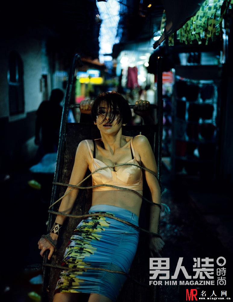 戚薇爆乳登男人装杂志 上演劫持大戏(1)