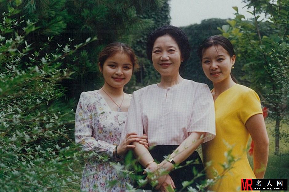 龚琳娜学生时代照片曝光 青涩摸样很美很清纯(1)