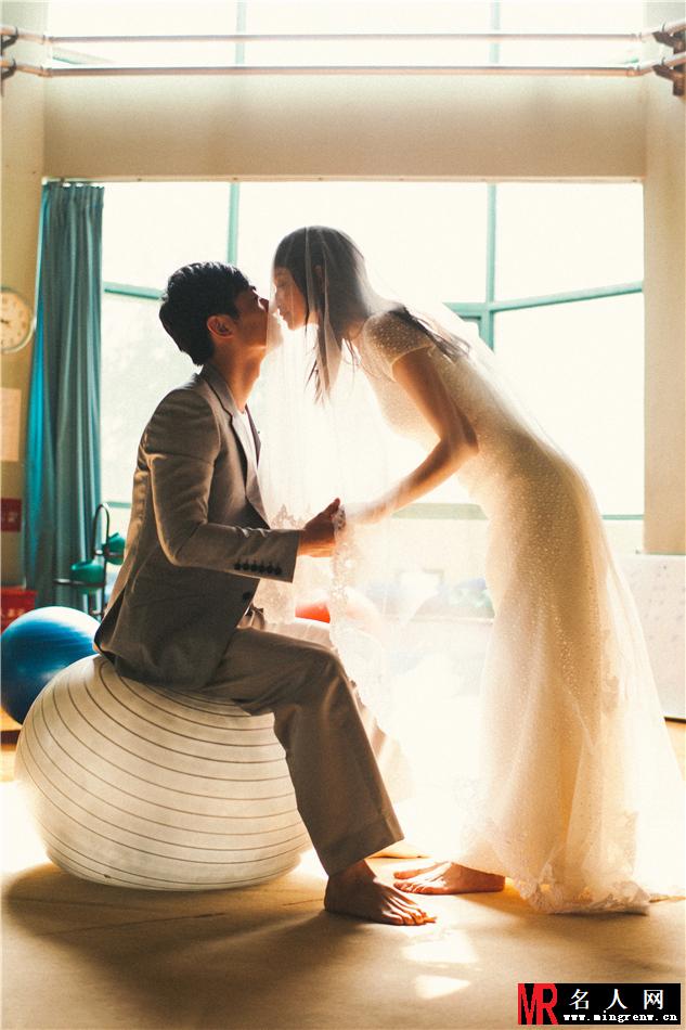 朱亚文沈佳妮婚纱照曝光 柔情甜蜜清新(1)