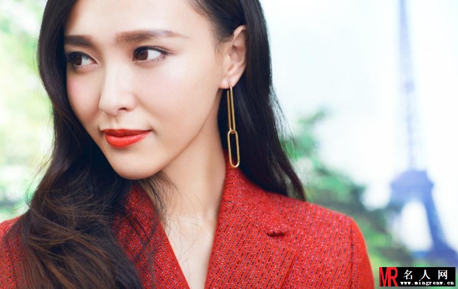 唐嫣甜美街拍 复古红唇妩媚动人(1)