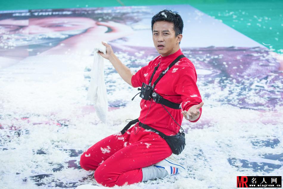 《恶棍天使》发布会 邓超孙俪上演枕头大战(1)