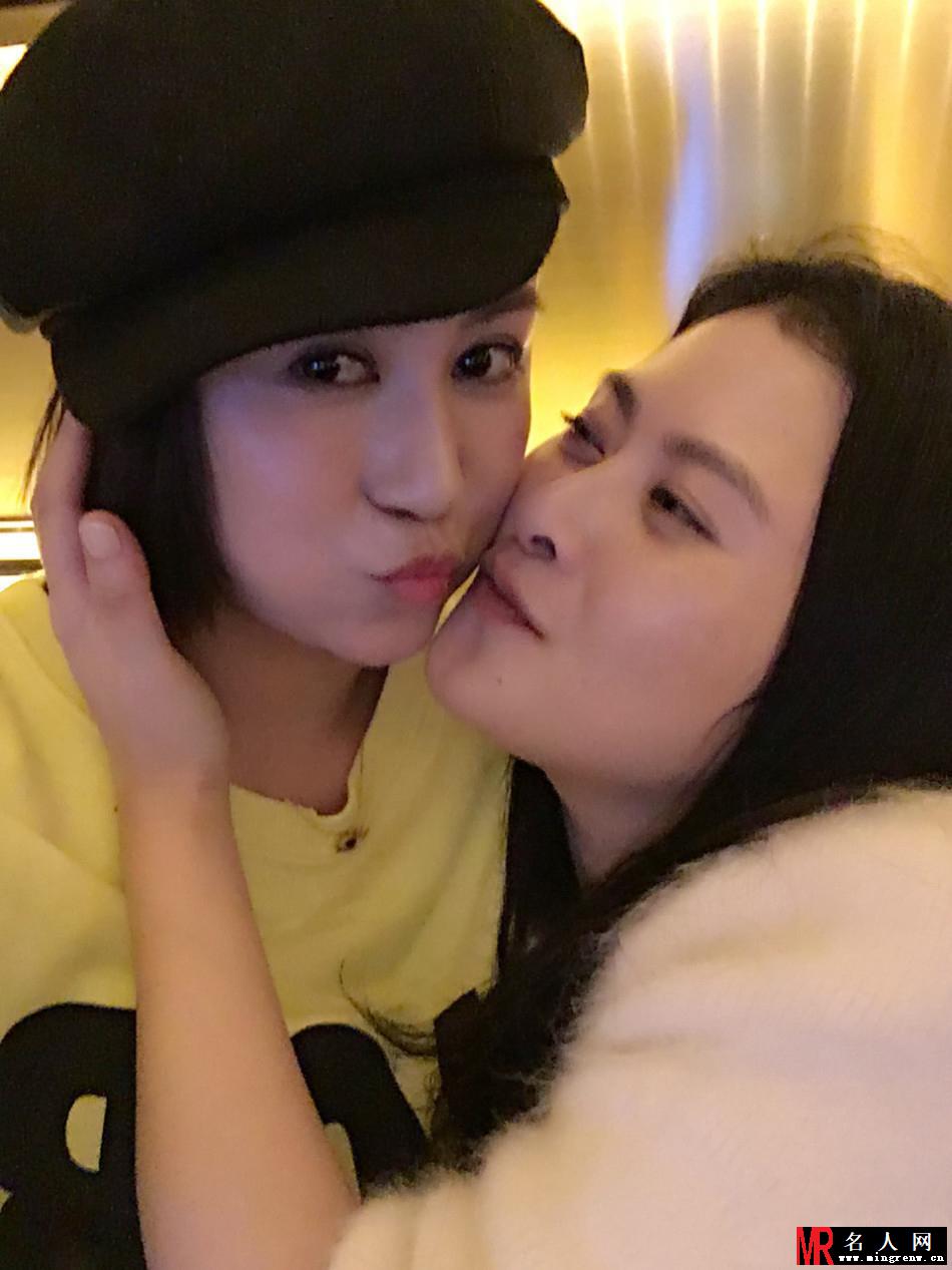 马丽和沈腾女友贴面合影 好闺蜜嘟嘴卖萌(1)