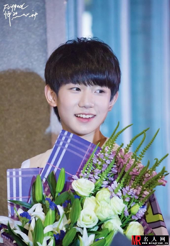 TFBOYS加盟《偶像来了》手捧鲜花见女神(1)