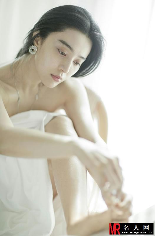 范冰冰《红秀GRAZIA》写真 躺床慵懒自信(1)