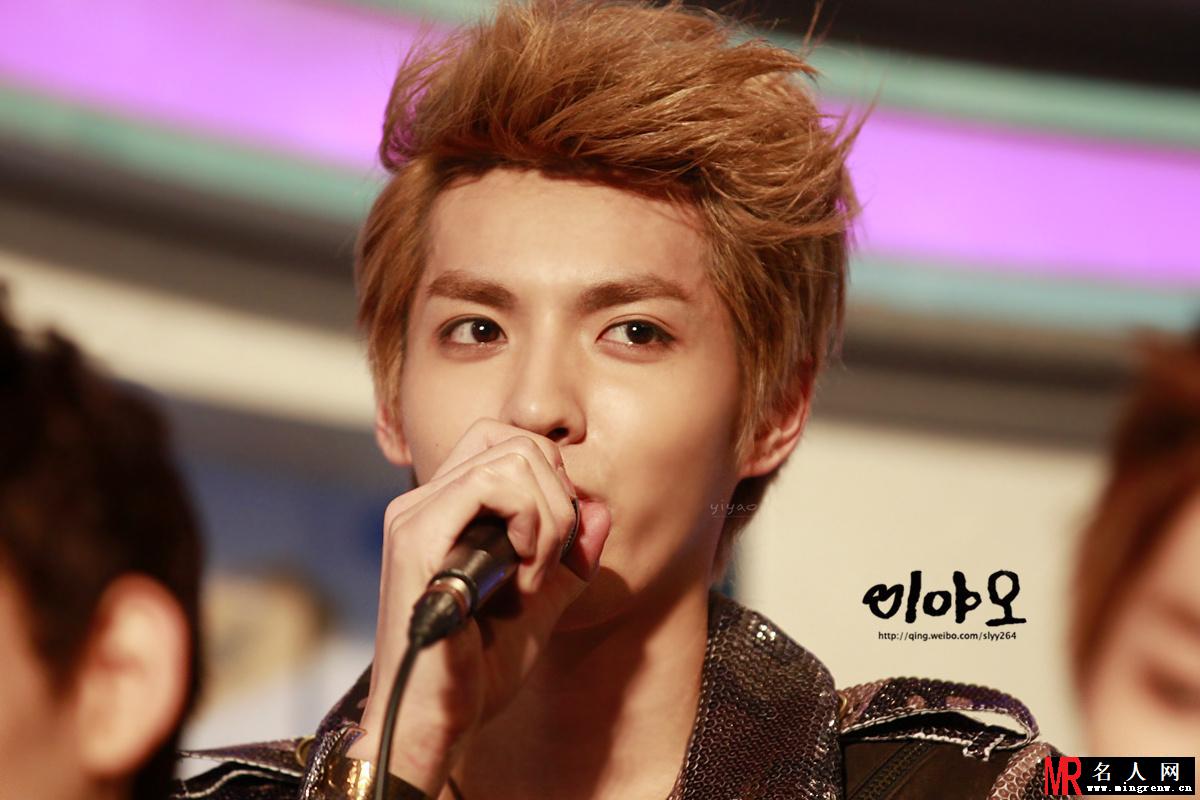 2012年EXO参加ShowChampion活动吴亦凡图片 颜值爆表(1)