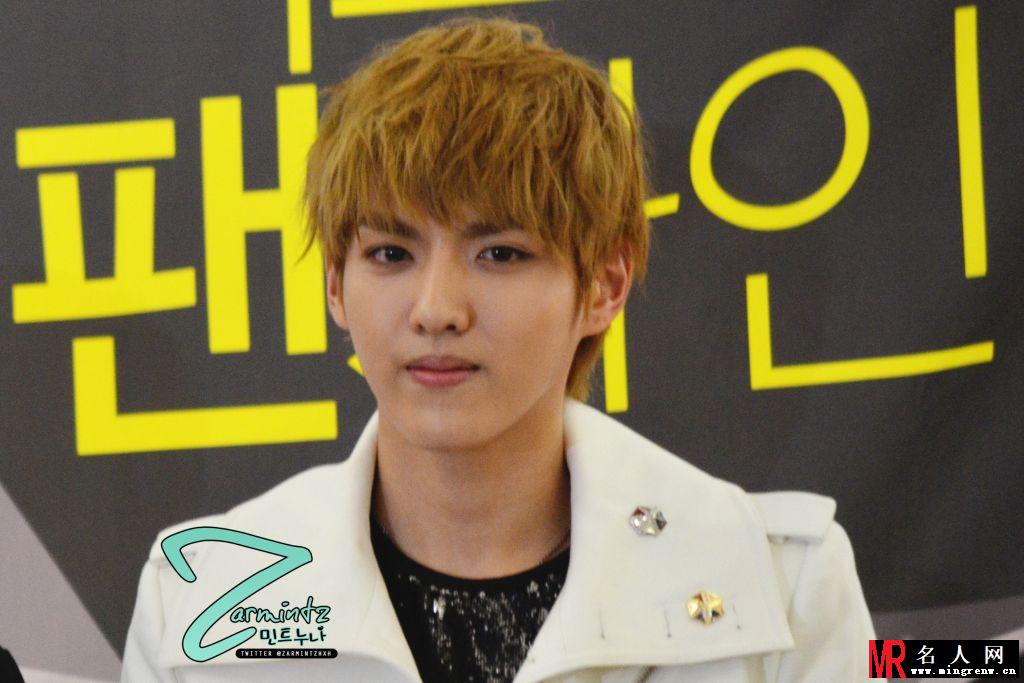2012年EXO韩国永登浦签售现场吴亦凡图片 阳光绅士帅气迷人(1)