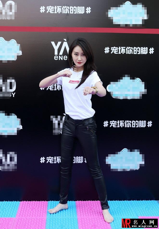 邓超携众星“群魔乱舞”为郑恺潮牌店助力(1)