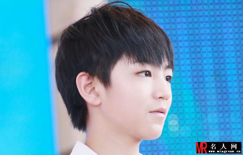 TFBOYS代言某广告现场 气氛融洽工作认真(1)