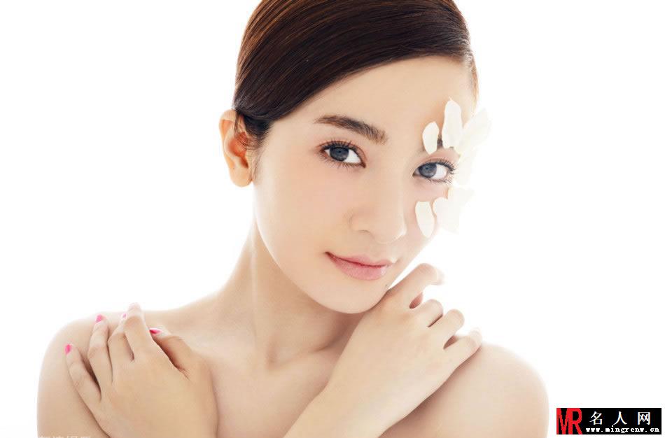 李晟美妆写真 精致妆容优雅迷人(1)