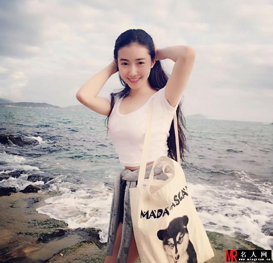 母神张辛苑微博生活照高清图集 酥胸外露展姣好身材(1)