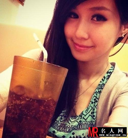 柯震东绯闻女友Tracy曝光 长发披肩清纯可爱(1)