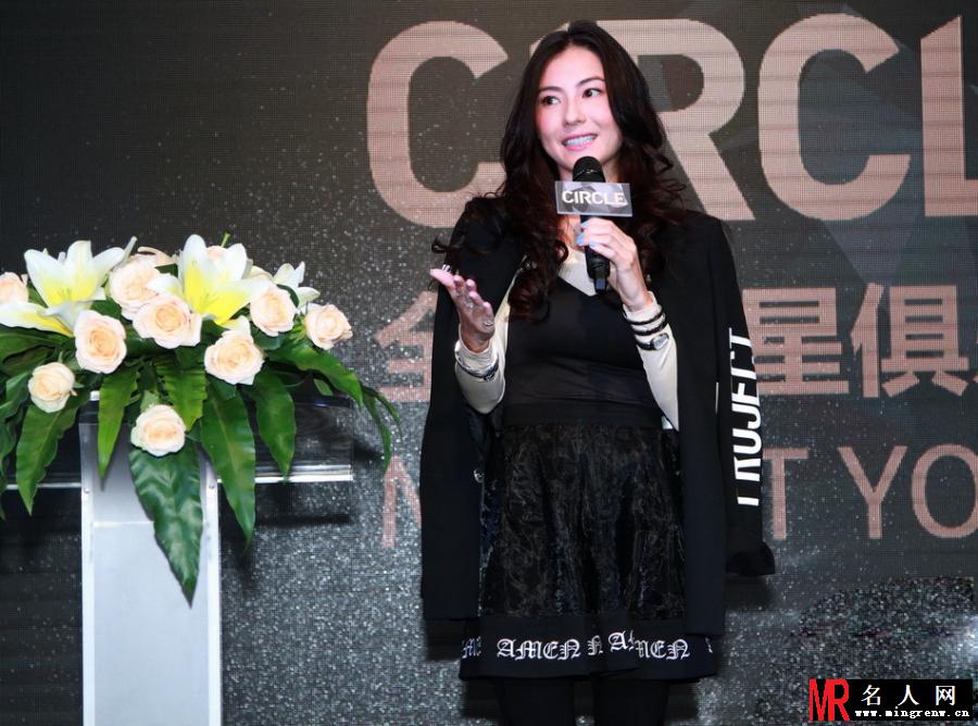 张柏芝上海开酒吧 与男嘉宾碰杯风情万种(1)