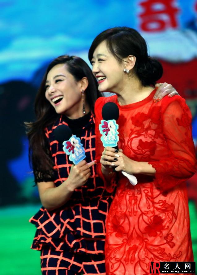 刘璇薛佳凝现场玩亲亲 大秀闺蜜之情(1)