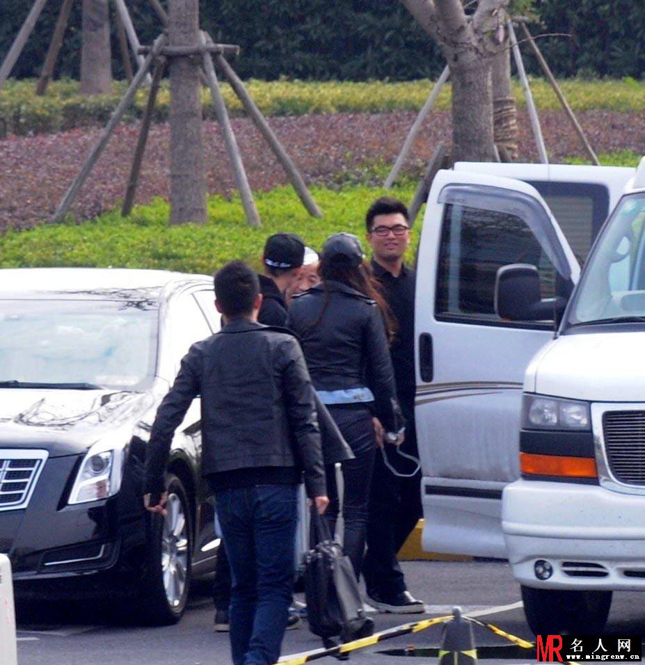 黄晓明AngelaBaby机场约会 甜蜜破分手传闻(1)