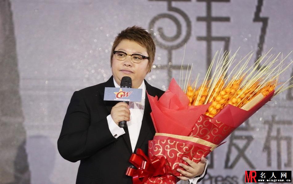 韩红揭巡演场次谈黄晓明婚礼:不会帮挡酒(1)