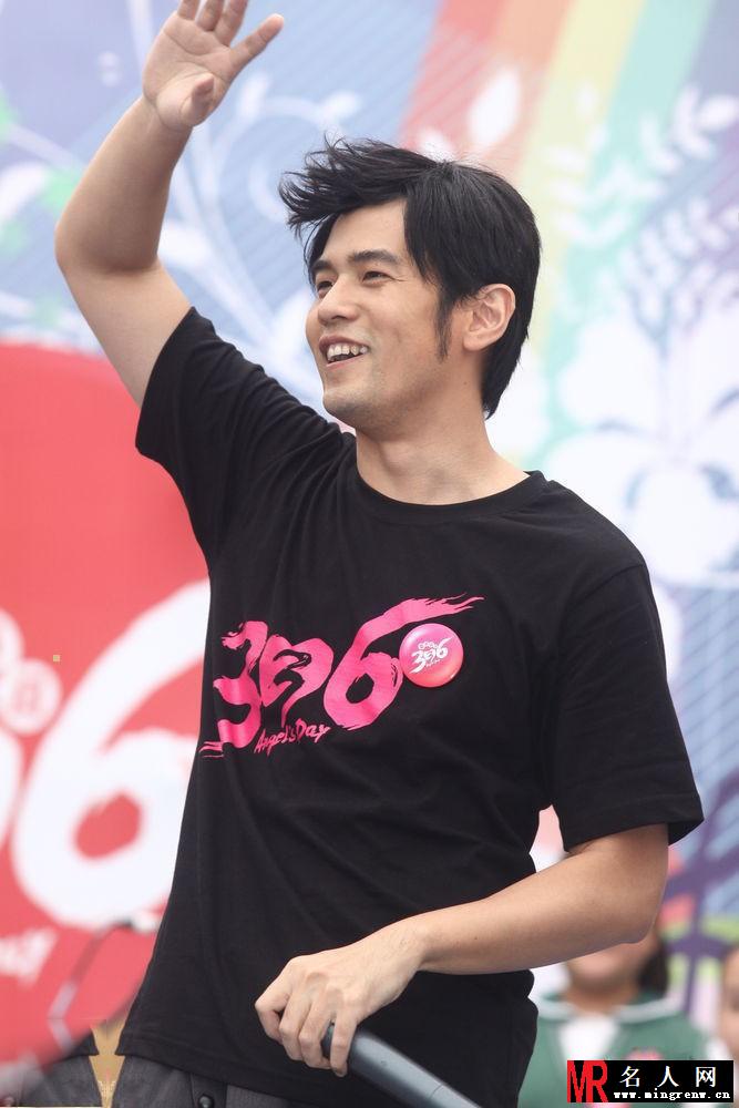 周杰伦爱奇儿2012年慈善活动现场图片(1)