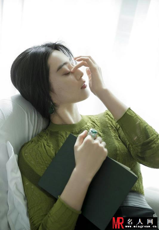 范冰冰《红秀GRAZIA》写真 躺床慵懒自信(1)