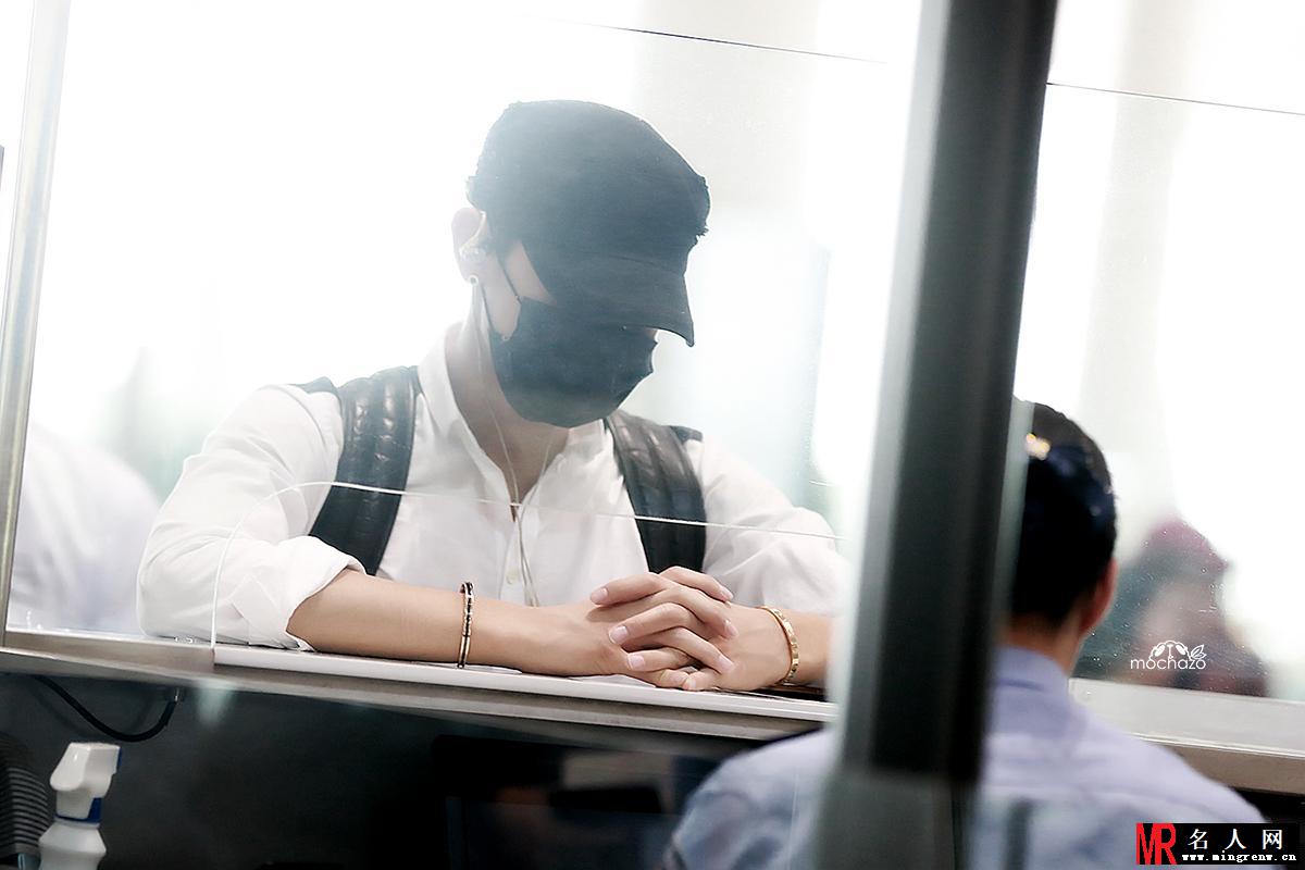 2014年9月EXO韩国金浦飞北京帅气亮相机场黄子韬图片写真(1)