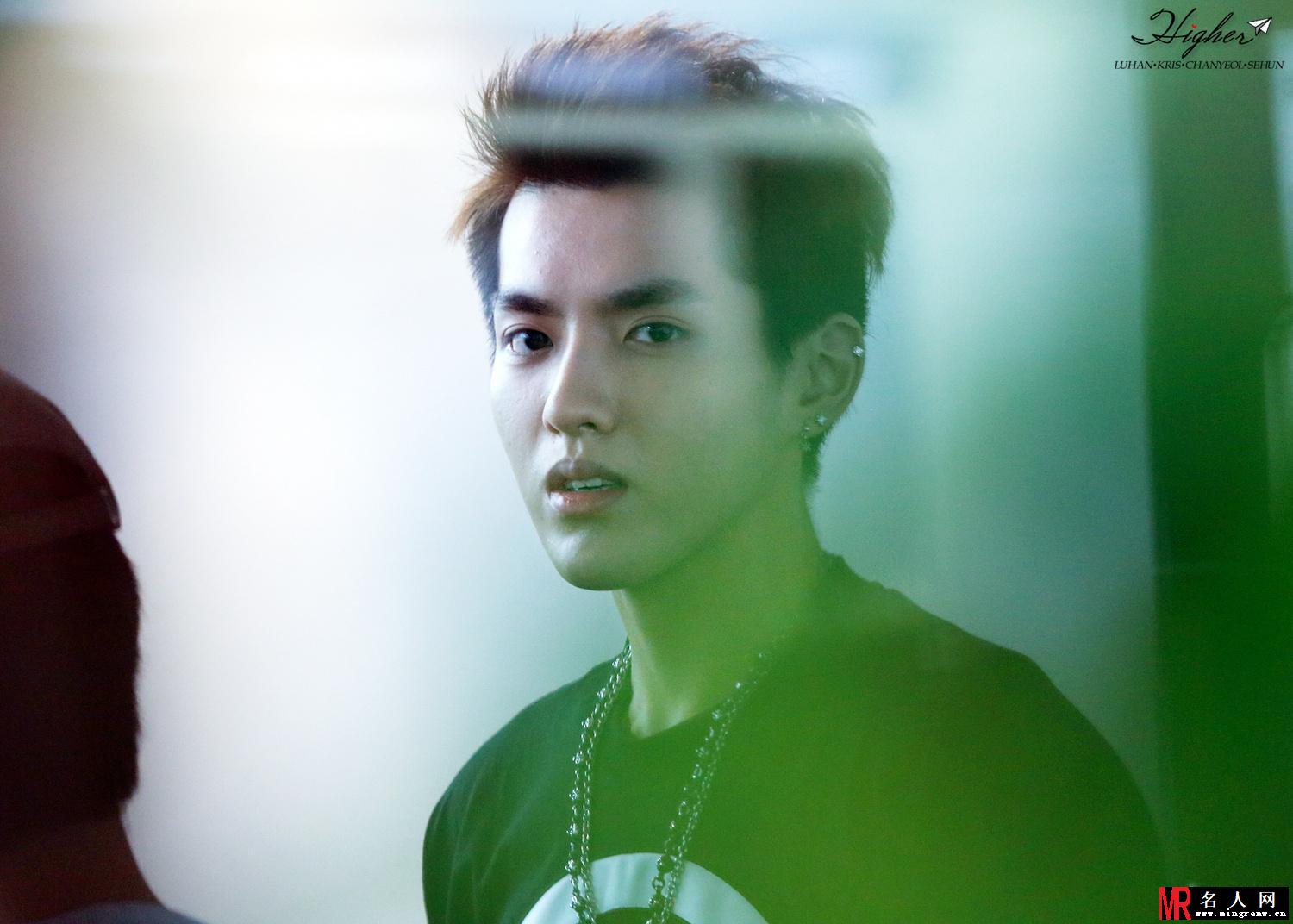 2013年6月EXO韩国金浦飞往北京机场写真吴亦凡图片(1)